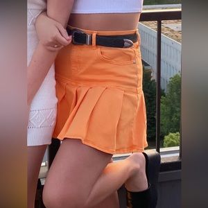 size 6 orange pleated skirt